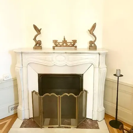 145 * Spacious Bright And Charming Apartment